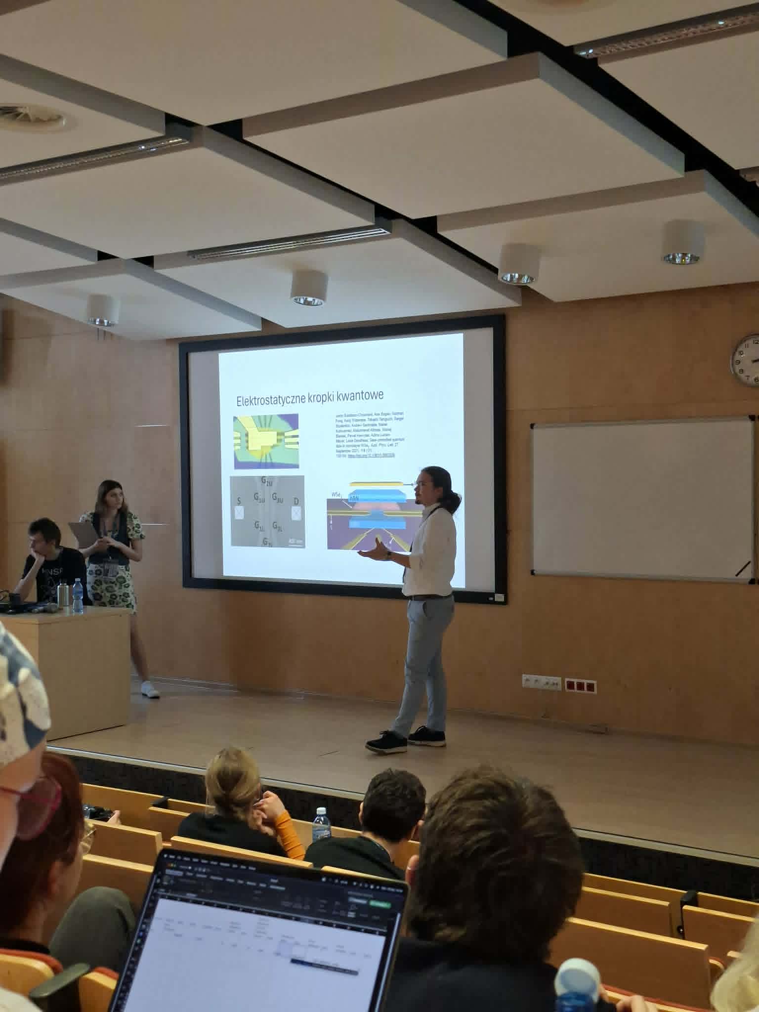 Bartek w trakcie prezentacji